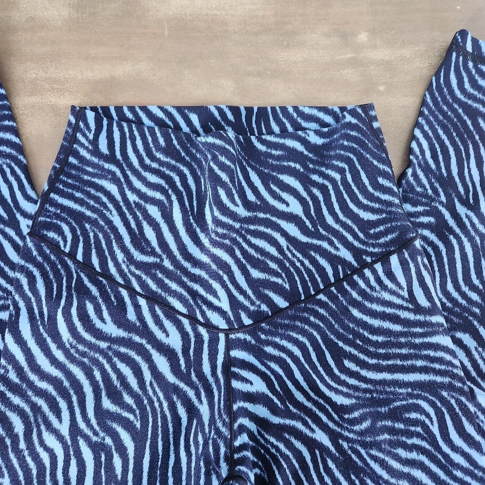 Aerie Real Me High Waisted Blue Zebra Printed Leggings - Size S/25-inch Inseam - Picture 2 of 6